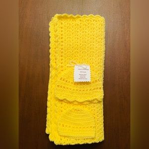 Crochet Baby Blanket with Matching Hats - Yellow